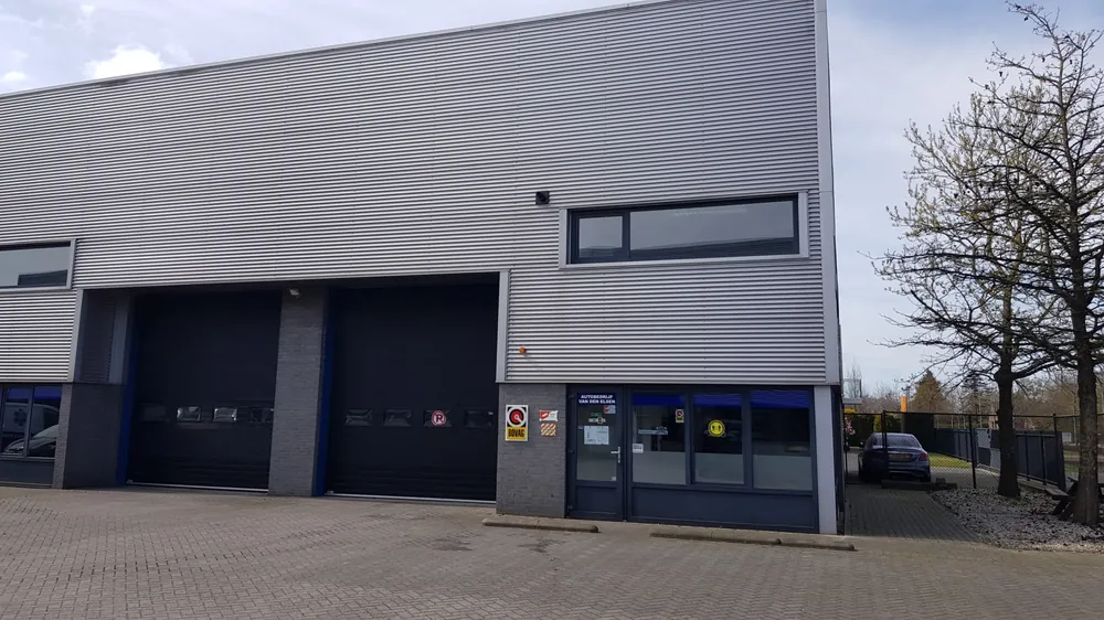 Het huidige pand van Autobedrijf van den Elsen aan de Erfstraat 12